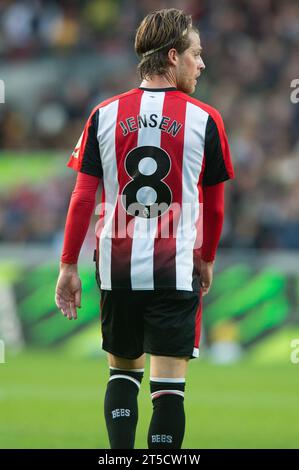 Brentford, Großbritannien. November 2023; Gtech Community Stadium, Brentford, London, England; Premier League Football, Brentford gegen West Ham United; Mathias Jensen von Brentford Credit: Action Plus Sports Images/Alamy Live News Stockfoto