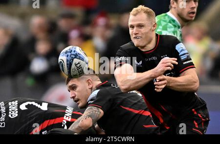 Barnet, Großbritannien. November 2023. Premierminister Rugby. Saracens Men V Leicester Tigers. Stone X Stadion. Barnet. Aled Davies (Saracens) Pässe während des Rugby-Spiels Saracens Men V Leicester Tigers Gallagher Premiership. Quelle: Sport In Pictures/Alamy Live News Stockfoto