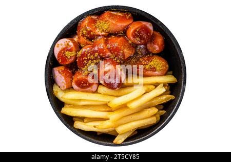 Currywurstwürste mit Currywürzen auf Würsten serviert Pommes frites in einer Pfanne. Isoliert auf weißem Hintergrund Stockfoto