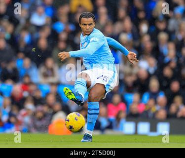 Manchester, Großbritannien. November 2023. Manuel Akanji #25 von Manchester City geht am 4. November 2023 im Etihad Stadium, Manchester, Vereinigtes Königreich (Foto: Conor Molloy/News Images) in Manchester, Vereinigtes Königreich, am 2023. (Foto: Conor Molloy/News Images/SIPA USA) Credit: SIPA USA/Alamy Live News Stockfoto