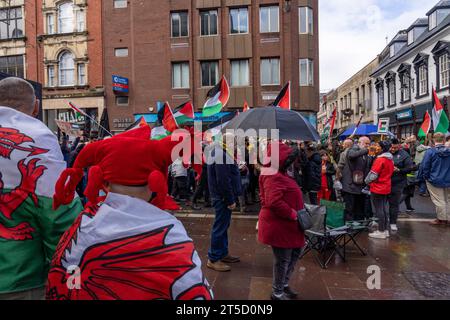 Cardiff, Wales. UK. November 2023. Pro-palästinensische marsch durch das Stadtzentrum von Cardiff am Rugby-Spieltag, Wales gegen Barbarians, Cardiff, Wales. UK. Quelle: Haydn Denman/Alamy Live News. Stockfoto