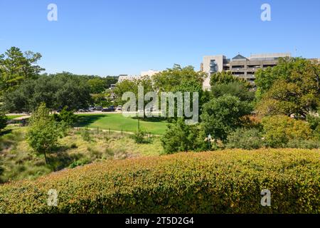 Houston, Texas, USA - 8. Oktober 2023: Hermann Park in Houston. Houston Museum of Natural Science in Background, Texas, USA Stockfoto