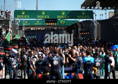 Sao Paulo, Brasilien. November 2023. Das Raster vor dem Start von Sprint. Formel-1-Weltmeisterschaft, Rd 21, großer Preis von Brasilien, Samstag, 4. November 2023. Sao Paulo, Brasilien. Quelle: James Moy/Alamy Live News Stockfoto