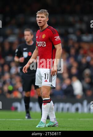 Craven Cottage, Fulham, London, Großbritannien. November 2023. Premier League Football, Fulham gegen Manchester United; Rasmus Hojlund von Manchester United Credit: Action Plus Sports/Alamy Live News Stockfoto