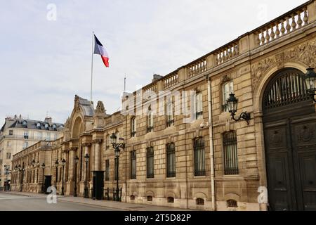 Das Palais de l'Elysée in der Rue du Faubourg Saint-Honoré ist der offizielle Sitz des Präsidenten der Französischen Republik. Stockfoto