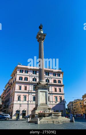 Die Friedenssäule vor der Basilika Santa Maria Maggiore in Rom, Italien. Stockfoto