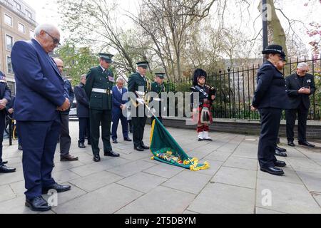 Am 17. April hält John Murray, der ehemalige Metropolitan Police Officer, eine Gedenkfeier für Yvonne Fletcher ab, die an uns ermordet wurde Stockfoto