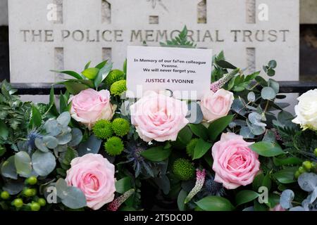 Am 17. April hält John Murray, der ehemalige Metropolitan Police Officer, eine Gedenkfeier für Yvonne Fletcher ab, die an uns ermordet wurde Stockfoto