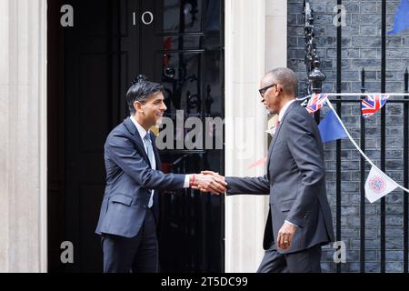 MccLi0004082 der britische Premierminister Rishi Sunak begrüßt den ruandischen Präsidenten Paul Kagame in der Downing Street. Bild am 4. Mai 2023. © Belinda Stockfoto