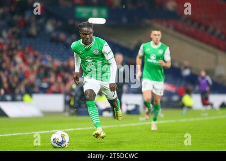 Glasgow, Schottland. November 23. Glasgow, Großbritannien. Im ersten Halbfinale der schottischen Via Play spielte Hibernian FC Aberdeen FC im Hampden Park Glasgow, Schottland. Die Endpunktzahl war Hibernian 0 - Aberdeen 1. Das Siegertor erzielte Miovski (Aberdeen 9) in 78 Minuten. Quelle: Findlay/Alamy Live News Stockfoto