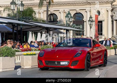 Rosso Fuoco Ferrari 599 GTO fährt auf dem Casino Square Stockfoto