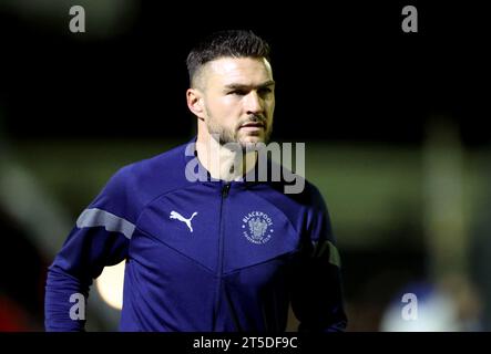 Blackpool Torhüter Richard O'Donnell während des Spiels der ersten Runde des Emirates FA Cup im RELOC8 EM Community Stadium, Bromley. Bilddatum: Samstag, 4. November 2023. Stockfoto