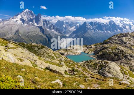 LAC Blanc im Chamonix-Tal wunderschöne Berglandschaft mit türkisfarbenem See in den französischen Alpen Stockfoto