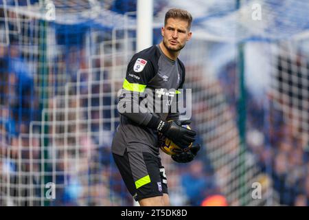 Birmingham, Großbritannien. November 2023. Ipswichs Torhüter, Václav Hladký, wurde am 4. November 2023 während des EFL Sky Bet Championship-Spiels zwischen Birmingham City und Ipswich Town in St Andrews, Birmingham, England, gewonnen. Foto von Stuart Leggett. Nur redaktionelle Verwendung, Lizenz für kommerzielle Nutzung erforderlich. Keine Verwendung bei Wetten, Spielen oder Publikationen eines einzelnen Clubs/einer Liga/eines Spielers. Quelle: UK Sports Pics Ltd/Alamy Live News Stockfoto