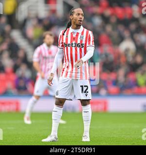 Stoke auf Trent, Großbritannien. November 2023. Daniel Johnson 12# vom Stoke City Football Club, während des Sky Bet Championship Matches Stoke City gegen Cardiff City im Bet365 Stadium, Stoke-on-Trent, Großbritannien, 4. November 2023 (Foto: Cody Froggatt/News Images) in Stoke-on-Trent, Großbritannien am 11.04.2023. (Foto: Cody Froggatt/News Images/SIPA USA) Credit: SIPA USA/Alamy Live News Stockfoto