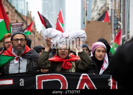 Manchester, Großbritannien. November 2023. Protest gegen Palästina und Ende des Gaza-Konflikts, Manchester 4. November 2023 Credit: Rachel Parsley/Alamy Live News Stockfoto