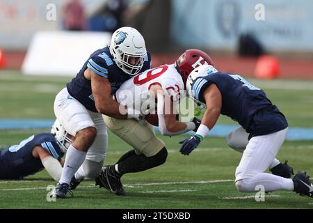 Harvard Crimson, der Shane McLaughlin #29 während der Action im NCAA-Football-Spiel gegen die Columbia Lions im Robert K. Kraft Field im Lawrence A. Wien Stadium in New York, New York, am Samstag, 4. November 2023, zurückgelaufen ist. (Foto: Gordon Donovan) Stockfoto