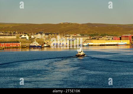 INVERGORDON, SCHOTTLAND – 4. September 2023: Invergordon ist eine Stadt in Easter Ross, Highland, Schottland. Der ehemalige Marinestützpunkt ist ein Tiefwasserhafen Stockfoto