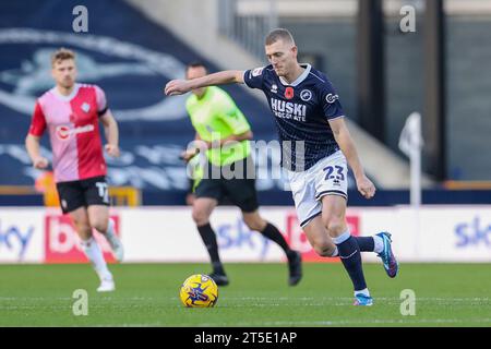 London, Großbritannien. November 2023. Millwall Mittelfeldspieler George Saville (23) während des Skispiels Millwall FC gegen Southampton FC EFL Championship Match im den, London, England, Großbritannien am 4. November 2023 Credit: Every Second Media/Alamy Live News Stockfoto