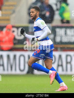 Rotherham, Großbritannien. November 2023. Elijah Dixon-Bonner #19 der Queens Park Rangers während des Sky Bet Championship Matches Rotherham United gegen Queens Park Rangers im New York Stadium, Rotherham, Vereinigtes Königreich, 4. November 2023 (Foto: Alfie Cosgrove/News Images) in Rotherham, Vereinigtes Königreich am 11. April 2023. (Foto: Alfie Cosgrove/News Images/SIPA USA) Credit: SIPA USA/Alamy Live News Stockfoto