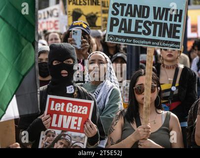 San Francisco, Usa. November 2023. Demonstranten aus dem ganzen Westen demonstrieren für Palästina und Gaza vor dem Rathaus in San Francisco am Samstag, 4. November 2023. Foto: Terry Schmitt/UPI Credit: UPI/Alamy Live News Stockfoto