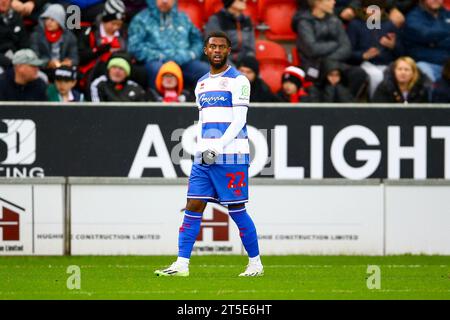 AESSEAL New York Stadium, Rotherham, England - 4. November 2023 Kenneth Paal (22) von Queens Park Rangers - während des Spiels Rotherham United gegen QPR, Sky Bet Championship, 2023/24, AESSEAL New York Stadium, Rotherham, England - 4. November 2023 Credit: Arthur Haigh/WhiteRosePhotos/Alamy Live News Stockfoto