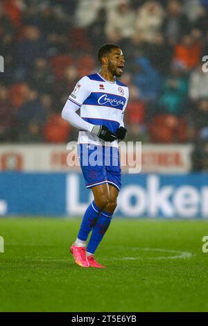 AESSEAL New York Stadium, Rotherham, England - 4. November 2023 Elijah Dixon-Bonner (19) von Queens Park Rangers - während des Spiels Rotherham United gegen QPR, Sky Bet Championship, 2023/24, AESSEAL New York Stadium, Rotherham, England - 4. November 2023 Credit: Arthur Haigh/WhiteRosePhotos/Alamy Live News Stockfoto