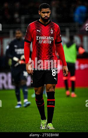 Mailand, Italien. November 2023. Ruben Loftus-cheek vom AC Milan reagiert am 4. November 2023 im San Siro Stadion in Mailand am Ende des italienischen Fußballspiels der Serie A AC Mailand gegen Udinese. Credit: Piero Cruciatti/Alamy Live News Credit: Piero Cruciatti/Alamy Live News Stockfoto