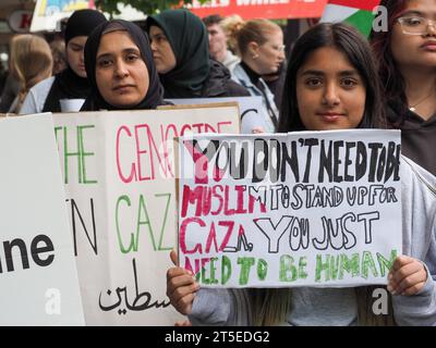 Canberra, Australien. November 2023. Demonstranten versammeln sich in Canberra, Australien, um Palästina zu unterstützen und einen sofortigen Waffenstillstand in Gaza zu fordern. Quelle: Leo Bild/Alamy Live News Stockfoto