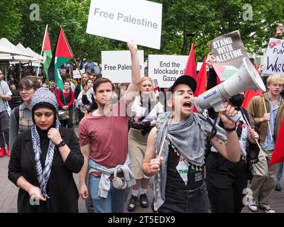 Canberra, Australien. November 2023. Demonstranten versammeln sich in Canberra, Australien, um Palästina zu unterstützen und einen sofortigen Waffenstillstand in Gaza zu fordern. Quelle: Leo Bild/Alamy Live News Stockfoto