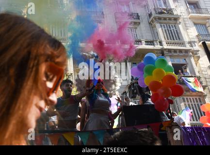 Buenos Aires, Argentinien. November 2023. Zahlreiche Menschen nehmen an der jährlichen Pride Parade in der Hauptstadt Teil. Kredit: Florencia Martin/dpa/Alamy Live News Stockfoto