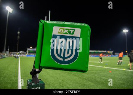 Galway, Irland. November 2023. Die URC-Flagge beim Spiel der United Rugby Championship Runde 3 zwischen Connacht Rugby und Ulster Rugby auf dem Sportsground in Galway, Irland am 4. November 2023 (Foto: Andrew SURMA/ Credit: SIPA USA/Alamy Live News) Stockfoto