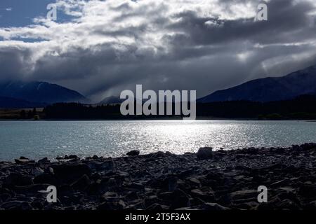 Blick auf den Lake Tekapo, den neuseeländischen Gletschersee. Stockfoto