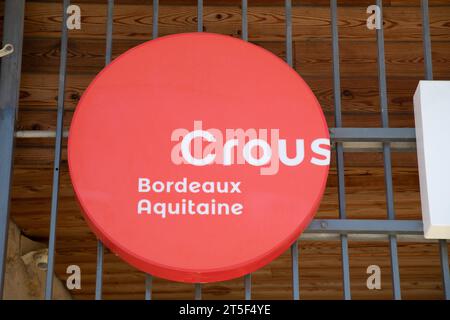 Bordeaux , Frankreich - 10 31 2023 : Logo-Marke und Textzeichen von crous bordeaux aquitaine Studentenwohnheim und Kantine, zuständig für die Studentenbetreuung Stockfoto