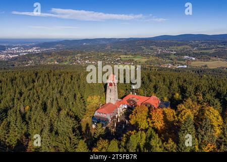 Aussichtsturm in Cerna Studnice, in der Nähe von Jablonec nad Nisou, Tschechische Republik Stockfoto