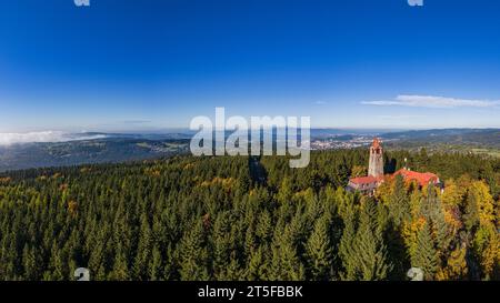 Aussichtsturm in Cerna Studnice, in der Nähe von Jablonec nad Nisou, Tschechische Republik Stockfoto