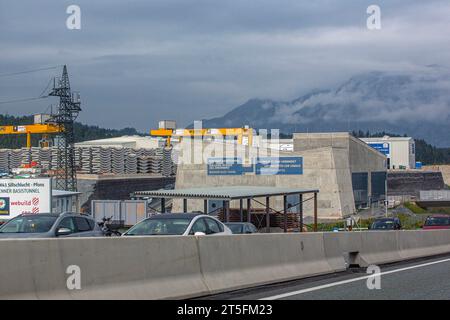 Die Brenner Autobahn A 13 ist eine Autobahn in Tirol und Teil der Europastraße 45. Sie bilden den österreichischen Teil der Brennerautobahn. Baustelle Brennerbasistunnel. Autobahn 13 *** die Brennerautobahn A 13 ist eine Autobahn in Tirol und Teil der europäischen Route 45 Sie bildet den österreichischen Teil der Brennerautobahn Brenner Basistunnel Autobahn 13 Credit: Imago/Alamy Live News Stockfoto