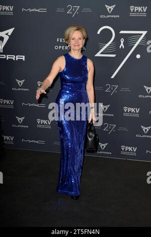 Andrea Kathrin Loewig bei der Ankunft Operngala zugunsten der Deutschen AIDS-Stiftungin Berlin 04.11. 2023 *** Andrea Kathrin Loewig bei der Arrival Opera Gala zugunsten der Deutschen AIDS Stiftung in Berlin 04 11 2023 Credit: Imago/Alamy Live News Stockfoto