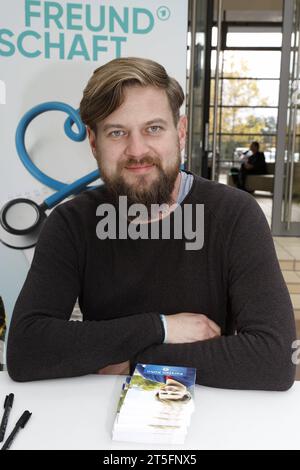 Leipzig 25 Jahre in aller Freundshcfat Karsten Kühn *** Leipzig 25 Jahre in allen Freundshcfat Karsten Kühn Copyright: XZichyx/Eibner-Pressefotox EP rzy Credit: Imago/Alamy Live News Stockfoto