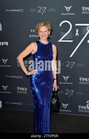 Andrea Kathrin Loewig bei der Ankunft Operngala zugunsten der Deutschen AIDS-Stiftungin Berlin 04.11. 2023 *** Andrea Kathrin Loewig bei der Arrival Opera Gala zugunsten der Deutschen AIDS Stiftung in Berlin 04 11 2023 Credit: Imago/Alamy Live News Stockfoto