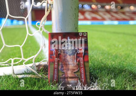 Das Spieltag-Programm während des Emirates FA Cup Match Barnsley vs Horsham FC in Oakwell, Barnsley, Großbritannien, 3. November 2023 (Foto: Alfie Cosgrove/News Images) Stockfoto