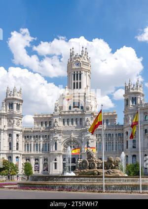 Der Cibeles-Brunnen mit Palacio de Cibeles (Cibeles-Palast) dahinter, Plaza de Cibeles, Centro, Madrid, Königreich Spanien Stockfoto