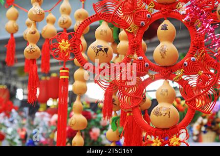 TANGSHAN STADT - 6. FEBRUAR: Das seltsame Kürbishandwerk auf dem phoenix Blumenmarkt, am 6. februar 2014, Tangshan Stadt, Provinz Hebei, China. Stockfoto