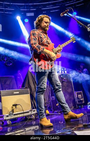 Mailand, Italien. November 2023. Die kanadische Band THE SHEEPDOGS tritt live auf der Bühne von Fabrique auf und eröffnet die Show von Larkin Poe. Vermerk: Rodolfo Sassano/Alamy Live News Stockfoto