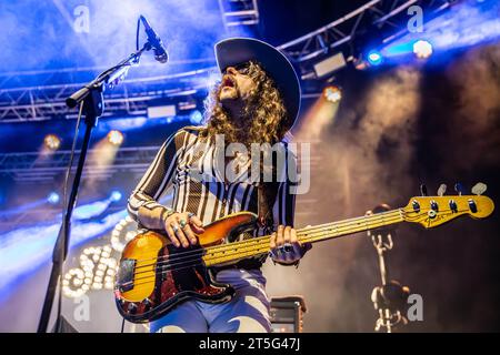 Mailand, Italien. November 2023. Die kanadische Band THE SHEEPDOGS tritt live auf der Bühne von Fabrique auf und eröffnet die Show von Larkin Poe. Vermerk: Rodolfo Sassano/Alamy Live News Stockfoto