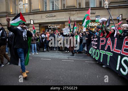 Manchester, Großbritannien. November 2023. Free Palestine and End to Gaza Conflict Protest, Manchester 4. November 2023 Credit: Rachel Parsley/Alamy Live News Stockfoto