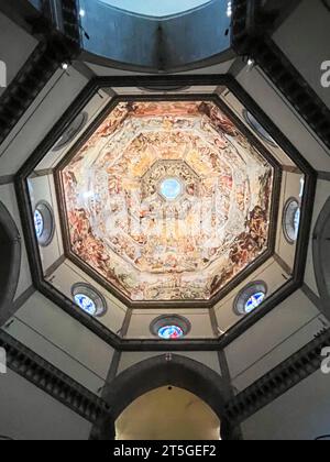 Florenz, Italien. September 2023. Dom Von Florenz. Die bemalte Decke der Basilika Santa Maria del Fiore (Basilika Santa Maria del Fiore) Stockfoto