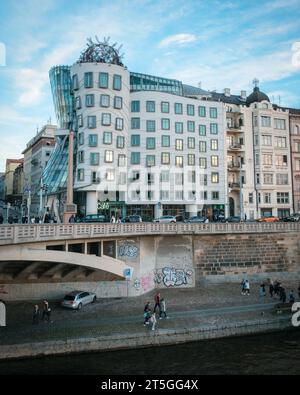 Moderne Architektur des Tanzenden Hauses in Prag, Tschechien Stockfoto