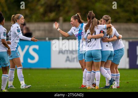 TOR 0-1 Crystal Palace Stürmer Elise Hughes erzielt das Eröffnungstor im Barclays FA Womens Championship Spiel zwischen Watford und Crystal Palace in Grosvenor Vale, Wealdstone, England. (Stephen Flynn/SPP) Credit: SPP Sport Press Photo. /Alamy Live News Stockfoto