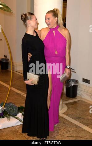 Magdalena Brzeska mit Tochter Noemi Peschel beim 41. Deutsche Sportpresseball 2023 in der Alten Oper. Frankfurt, 04.11.2023 *** Magdalena Brzeska mit Tochter Noemi Peschel beim Deutschen Sport-Presse-Ball 41 2023 in der Alten Oper Frankfurt, 04 11 2023 Foto:XF.xKernx/xFuturexImagex sportpresseball 3148 Stockfoto